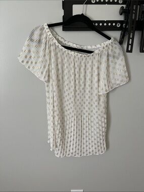 Michael Kors Size Medium White Off-Shoulder Pleated Top with Gold Dot Print